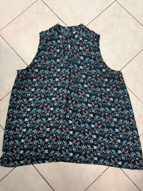Violet & Claire Navy Sleeveless Floral Camisole with Teal and Coral Accents